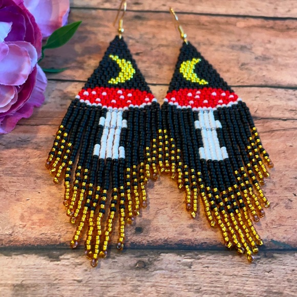 Mushroom beaded Earring - Picture 4 of 5